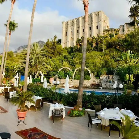 Gardens Hostel *