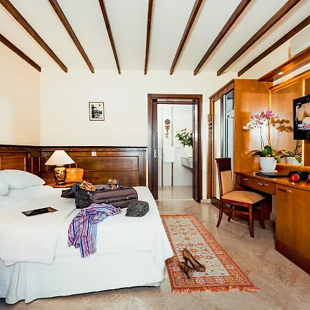 Gardens Hostal Bellapais