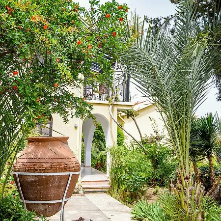 Hostel Gardens