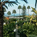 Hostel Gardens *