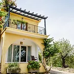 Gardens Hostel