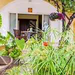 Gardens Hostel *
