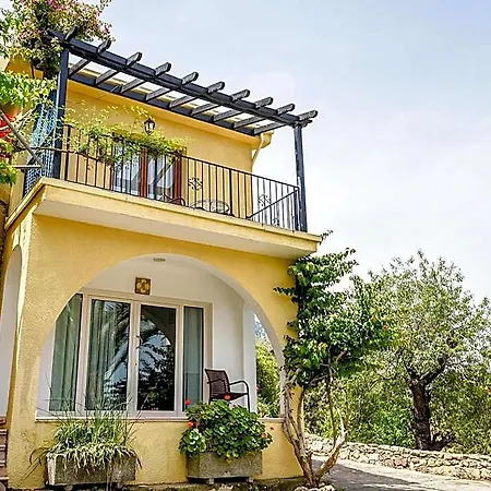 Gardens Hostel Bellapais