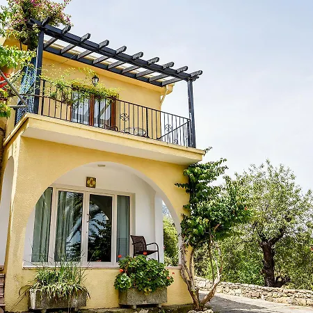 Gardens بيت شباب