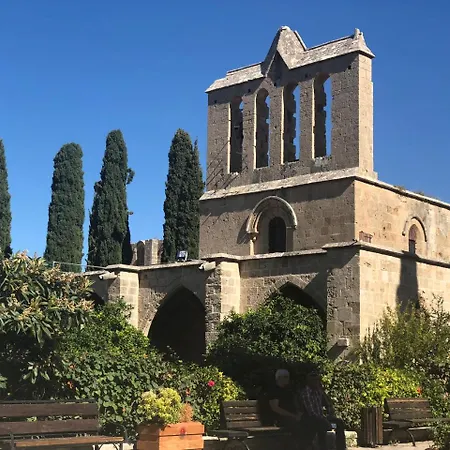 بيت شباب Gardens Bellapais